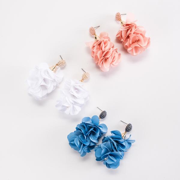 A Fresh Way To Incorporate Florals Into Your Spring Outfits